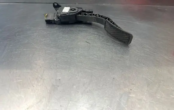 Ford Fiesta Accelerator throttle pedal 8V219F836AB C95YE04 6PV00951720