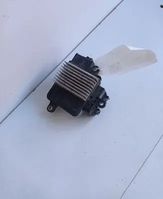 Coolant fan relay