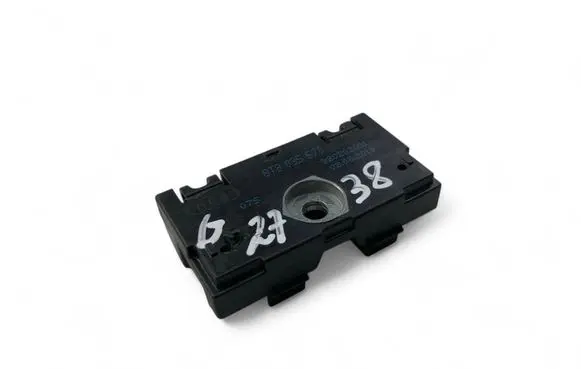 Audi A3 S3 8V Aerial antenna filter 8T8035570