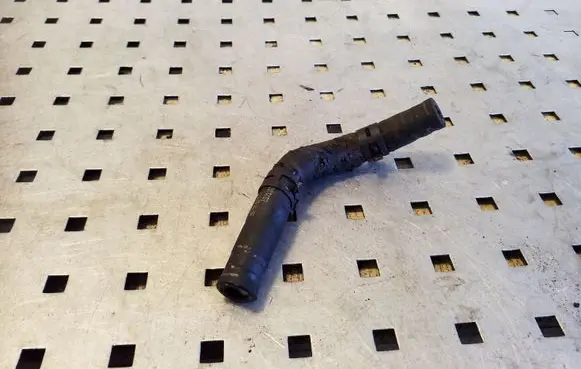 Engine coolant pipe/hose