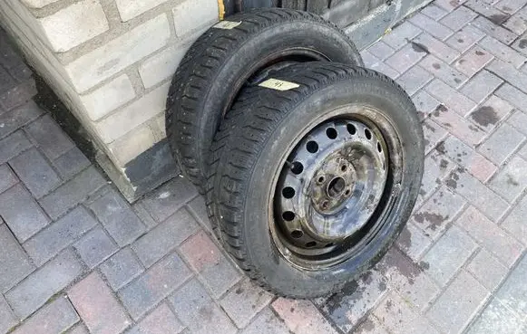Toyota Yaris R15 winter tire 18560R15