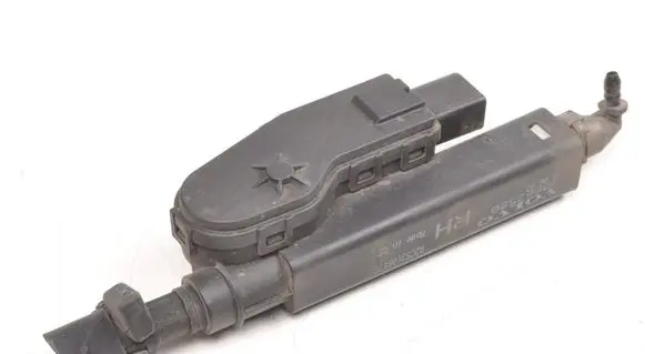 Volvo V70 Headlight washer pump 30663580