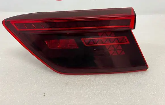 Volkswagen Tiguan Tailgate rear/tail lights 5NA945308D 2SA01252202 00677648