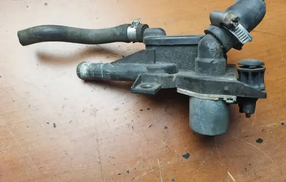 Mercedes-Benz E W124 Coolant heater control valve 