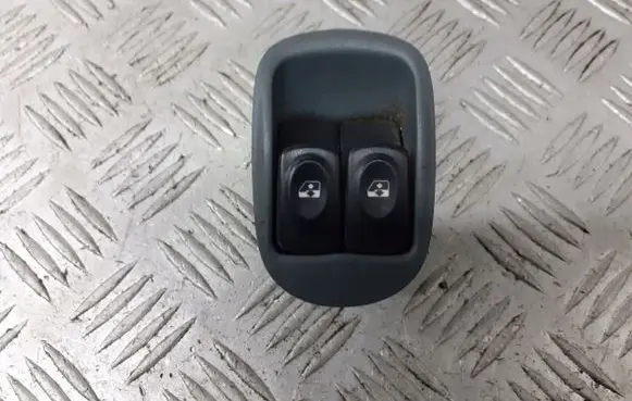 Renault Scenic I Front door window switch trim 7700836269