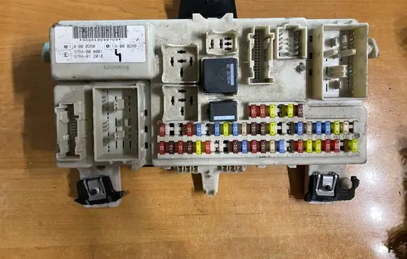 Ford Focus Fuse module 4M5T14A073CH 30S519099709 A000280