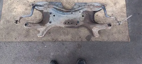Toyota Prius (NHW20) Front subframe 