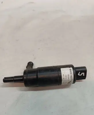 BMW 5 E60 E61 Headlight washer pump 837743001