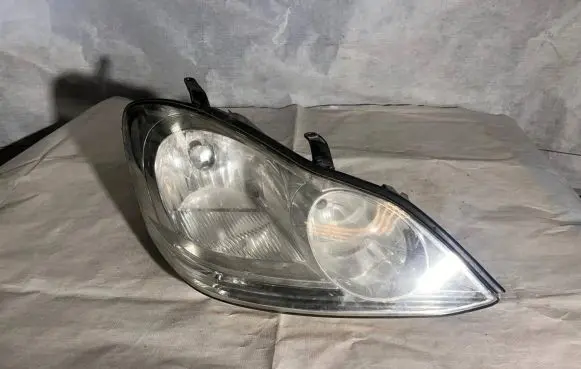 Toyota Avensis T250 Headlight/headlamp UPM60GF20