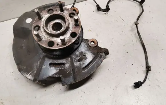 Front wheel hub