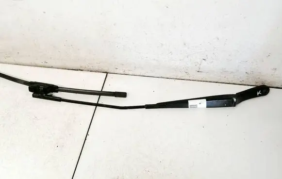 Skoda Octavia Mk2 (1Z) Front wiper blade arm 1z1955410