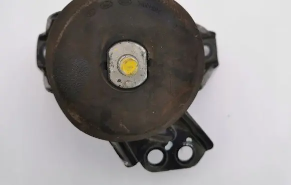 Hyundai Tucson TL Engine mount bracket