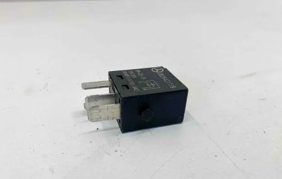 Mercedes-Benz SL R129 Fuel pump relay 0025421119 A0025421119