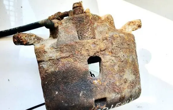 Honda CR-V Front brake caliper