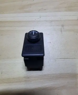 Nissan Almera Tino Wing mirror switch