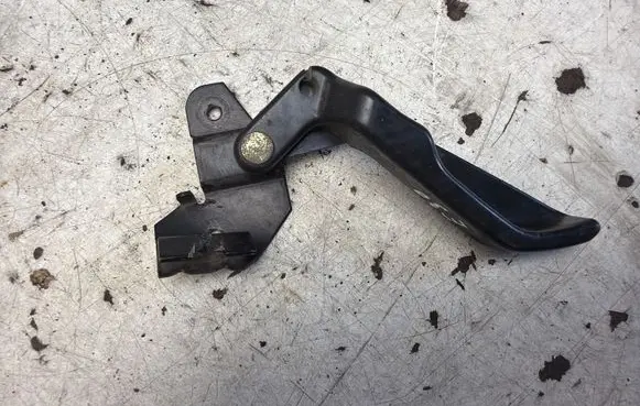 BMW 3 E30 Engine bonnet (hood) release handle 1888479