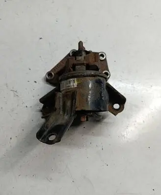 Engine mount vacuum valve