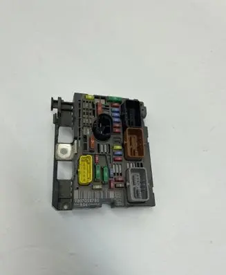 Citroen Berlingo Fuse module 9807028780