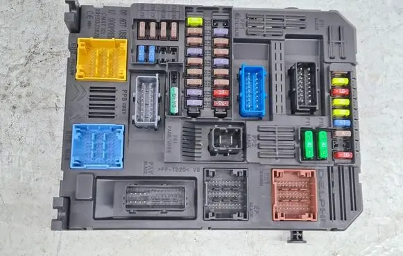 Citroen C5 Fuse box set 9830813080
