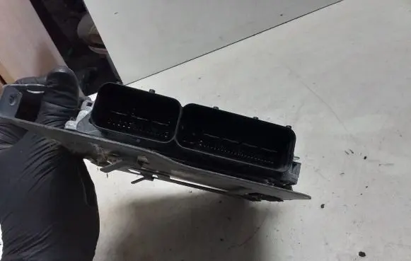 Volkswagen Touran I Engine control unit/module 03G906016BQ 0281011906