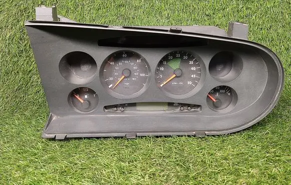 Speedometer (instrument cluster)