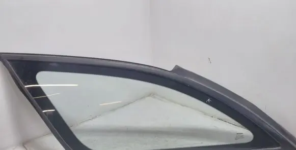 Nissan Primera Rear side window