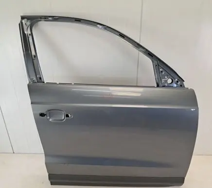 Audi Q3 8U Front door D318