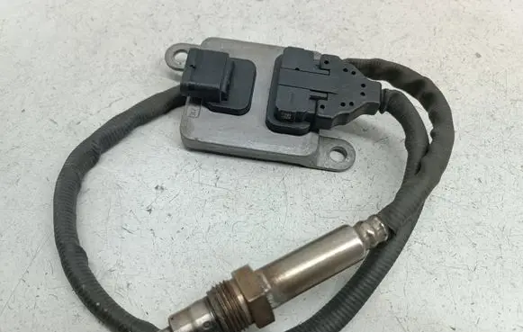 Mercedes-Benz Vito Viano W447 Lambda probe sensor A0009050108 0009050108