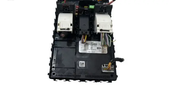 Ford Fiesta Fuse module HU5T15604BCH F005V02235 A13406947