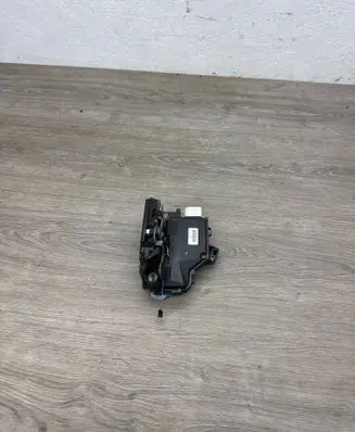 Volkswagen Cross Touran I Front door lock 3D1837015AR