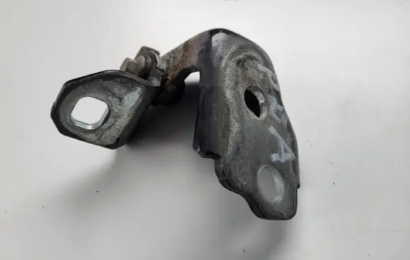 Ford Kuga II Front door lower hinge 