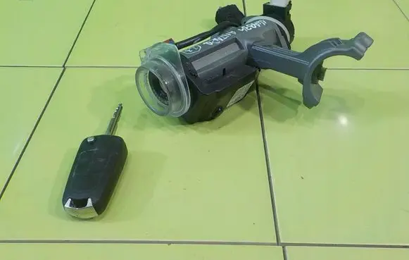 Volkswagen Sharan Ignition lock 5256101300