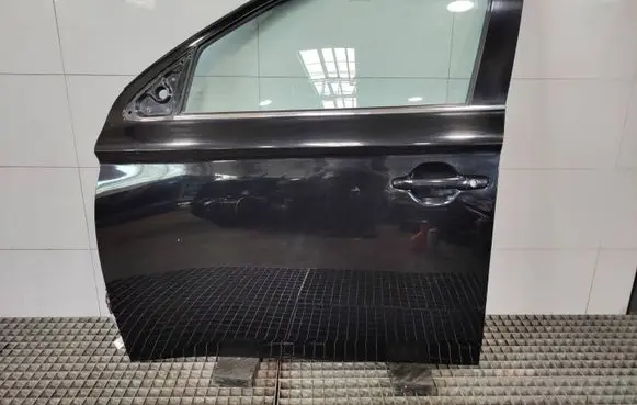 Mitsubishi Outlander Front door