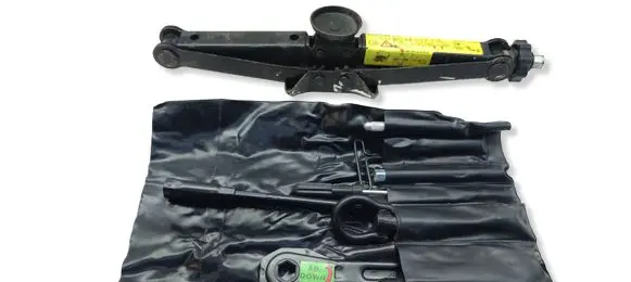 Mercedes-Benz Vito Viano W639 Tool set A6395800218 A6395800103