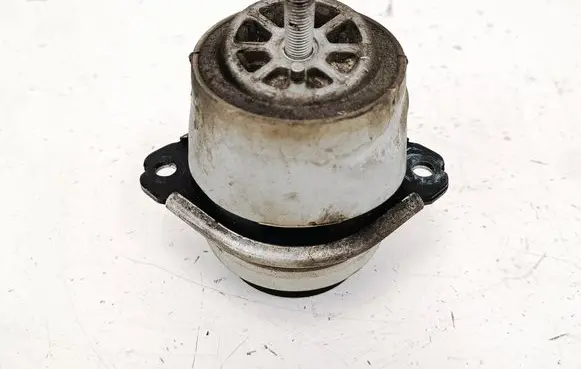 Engine mount bracket