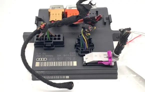 Audi A4 S4 B6 8E 8H Central body control module 8E0907279E