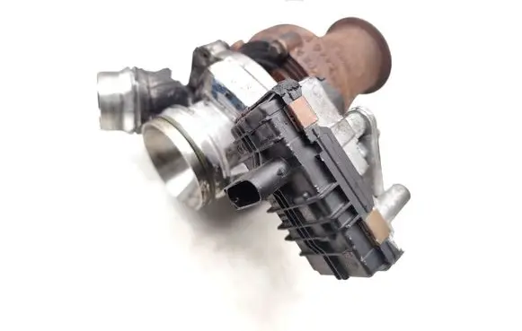 BMW 5 F10 F11 Turbo 8513640