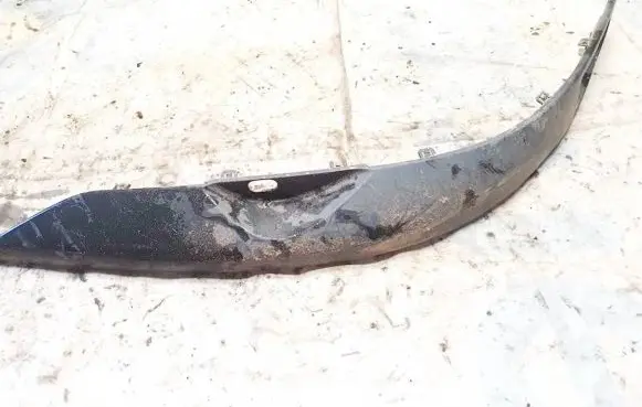 Front bumper splitter molding