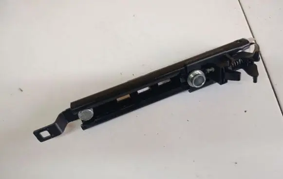 Opel Astra H Seat belt adjustment rail 13166032