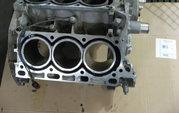 Lincoln Navigator Engine block JS382AB