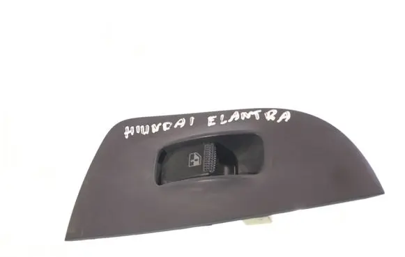 Hyundai Elantra Electric window control switch 935762D000