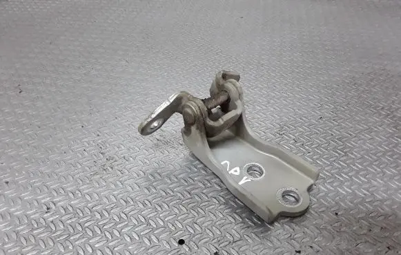 Chevrolet Captiva Front door upper hinge
