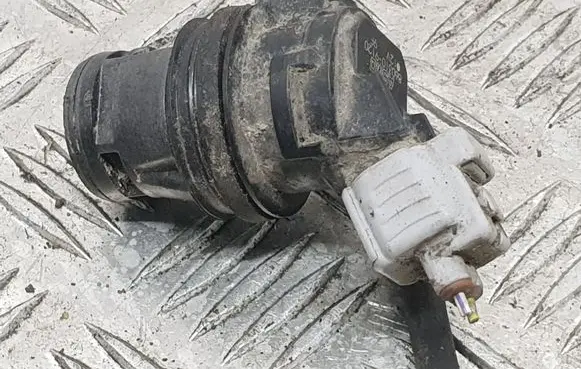 Mazda 3 I Windscreen/windshield washer pump 8603109120