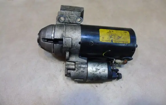 BMW 5 E60 E61 Starter motor 7798006