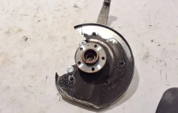 Volvo XC90 Front wheel hub 32298139