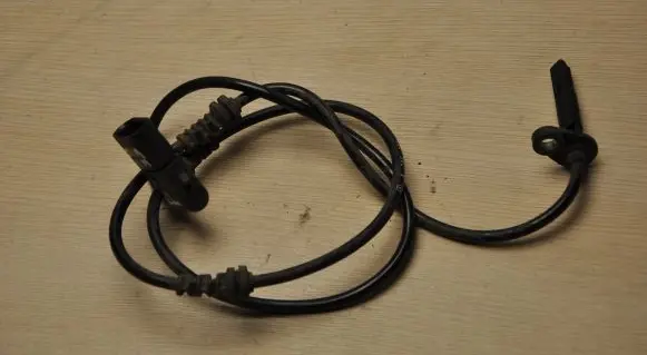Mercedes-Benz C W205 ABS wheel speed sensor 0265009317