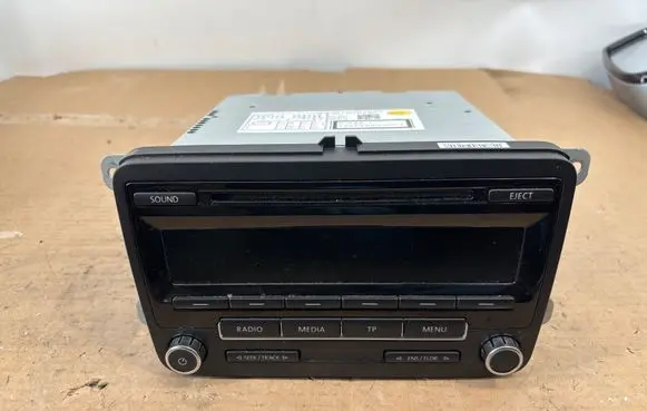 Volkswagen Jetta VI Radio/CD/DVD/GPS head unit 1K0035186AQ VWZ1Z2M9676638 7642272360