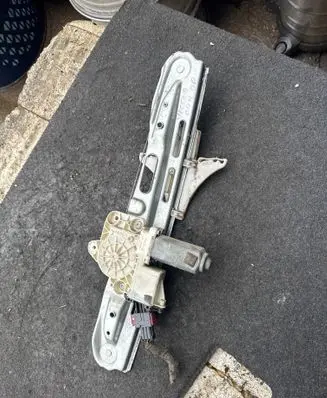 Opel Vectra C Rear door window regulator with motor 106365104 7746003601 22061640
