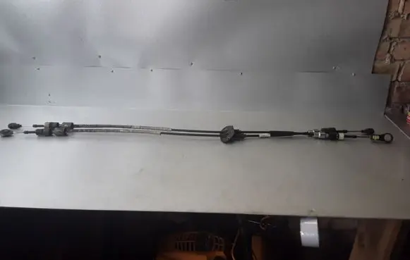 Volvo S80 Gear shift cable linkage 31256179