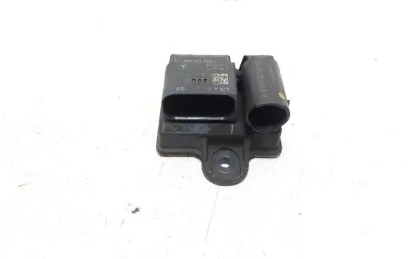 Mercedes-Benz A W176 Glow plug pre-heat relay A6519005502 14114007411
